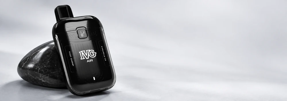 IVG AIR 2in1, geneigt auf einer grauen Produktbühne